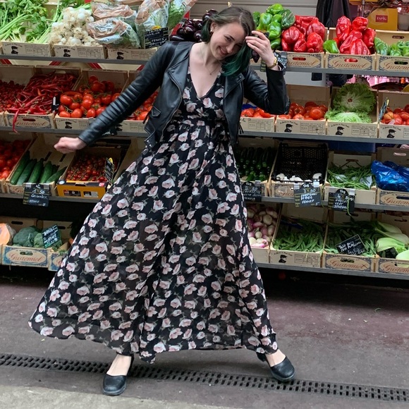 🌸5 FOR $20🌸 Forever 21 black floral wrap dress - Picture 7 of 7